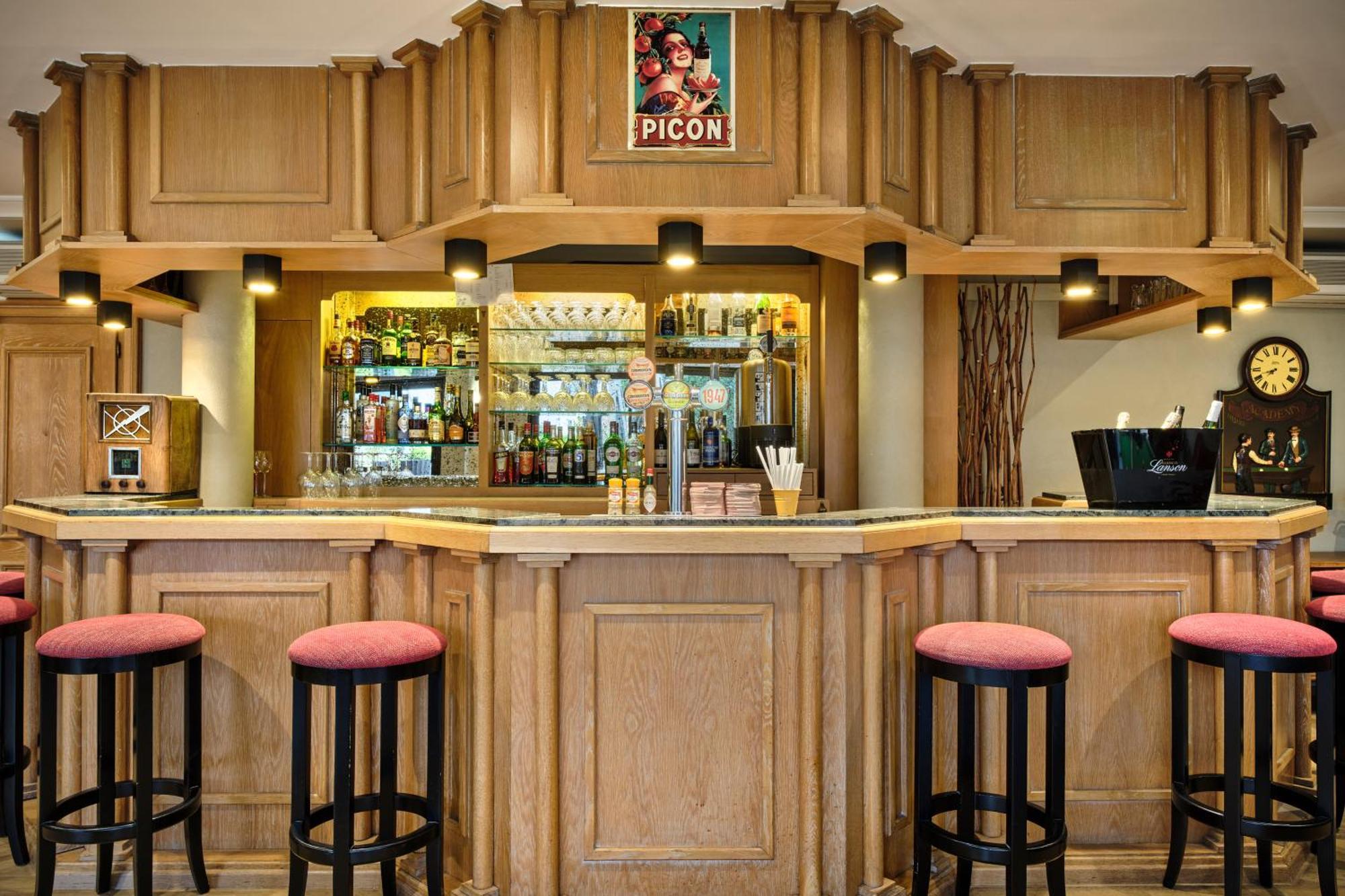 Hotel Restaurant Crystal Erstein Luaran gambar
